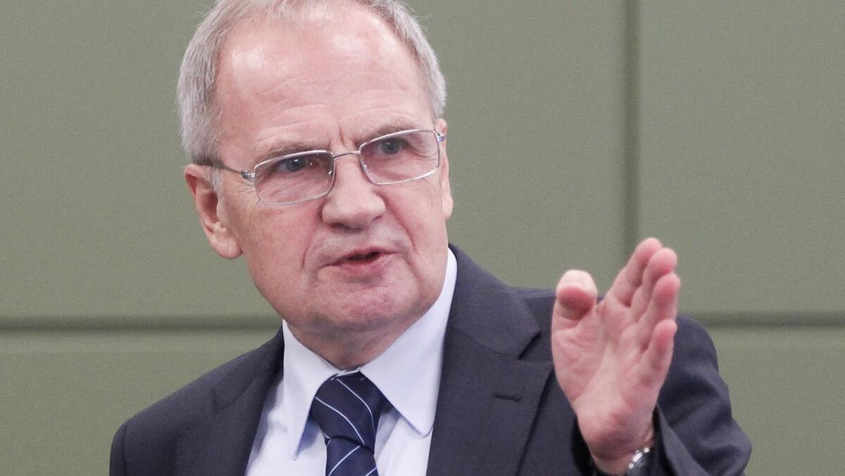 Что нужно чтобы стать президентом. Валерий дмитриевич зорькин 1993. В. Дмитрий додатко казак. Зорькин 1993.