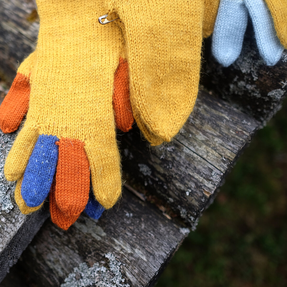 Перчатки из шерстяной пряжи