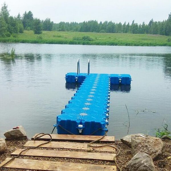 Простой Т-образный пирс из модульных понтонов. Фото: https://yponton.ru