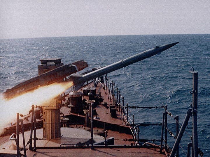 Пуск ракеты ЗРК "ОСА-М". Фото https://www.kchf.ru/arms/rockets/osam/osam_04.jpg