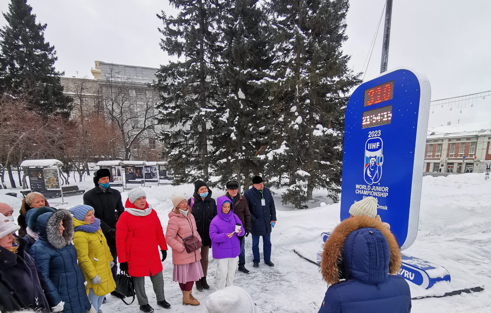 Часы обратного отсчёта до старта молодёжного чемпионата мира по хоккею на площади Ленина (фото - STI)
