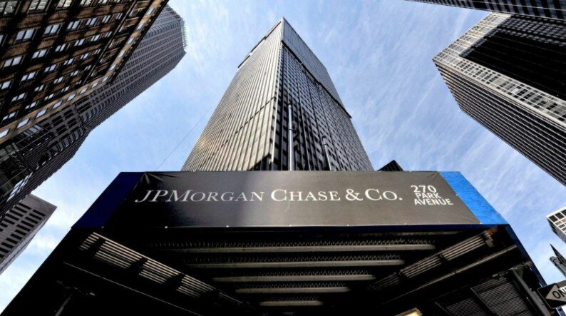 "JPMorgan Chase & Co" — американский транснациональный финансовый конгломерат, один из крупнейших банков мира.