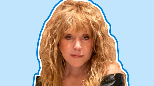 Пугачева уехала на кипр. Пугачева уехала на кипр. Пугачева на перроне вокзала. Пугачева уехала на кипр. Пугачева уехала на кипр.