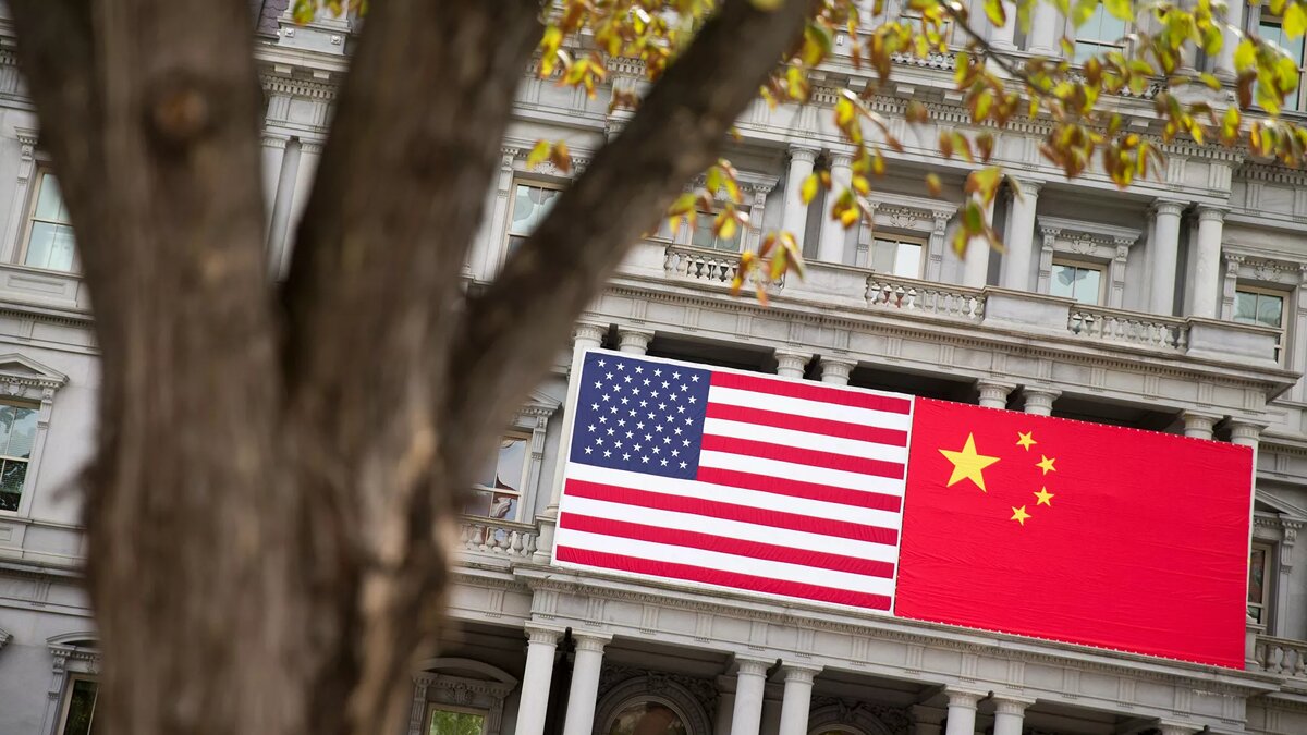 Флаги США и Китая