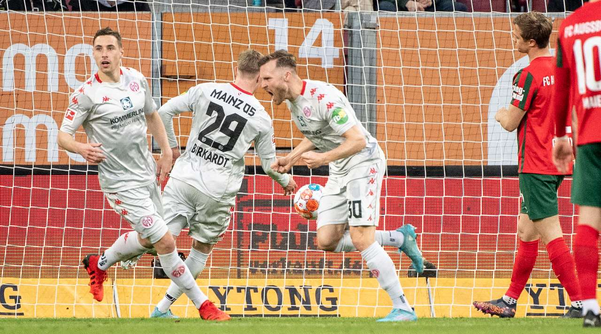 Гол - 1:1 -  54'Widmer S.(Boetius J-P.), Майнц В сетке ворот! Великолепный удар Сильвана Видмера (Майнц). Жан-Поль Боэтиус разыгрывает фантастический мяч и находит Сильвана Видмера (Майнц), который быстро реагирует на мяч, опережает вратаря и наносит удар с близкого расстояния в левый нижний угол. 1:1.