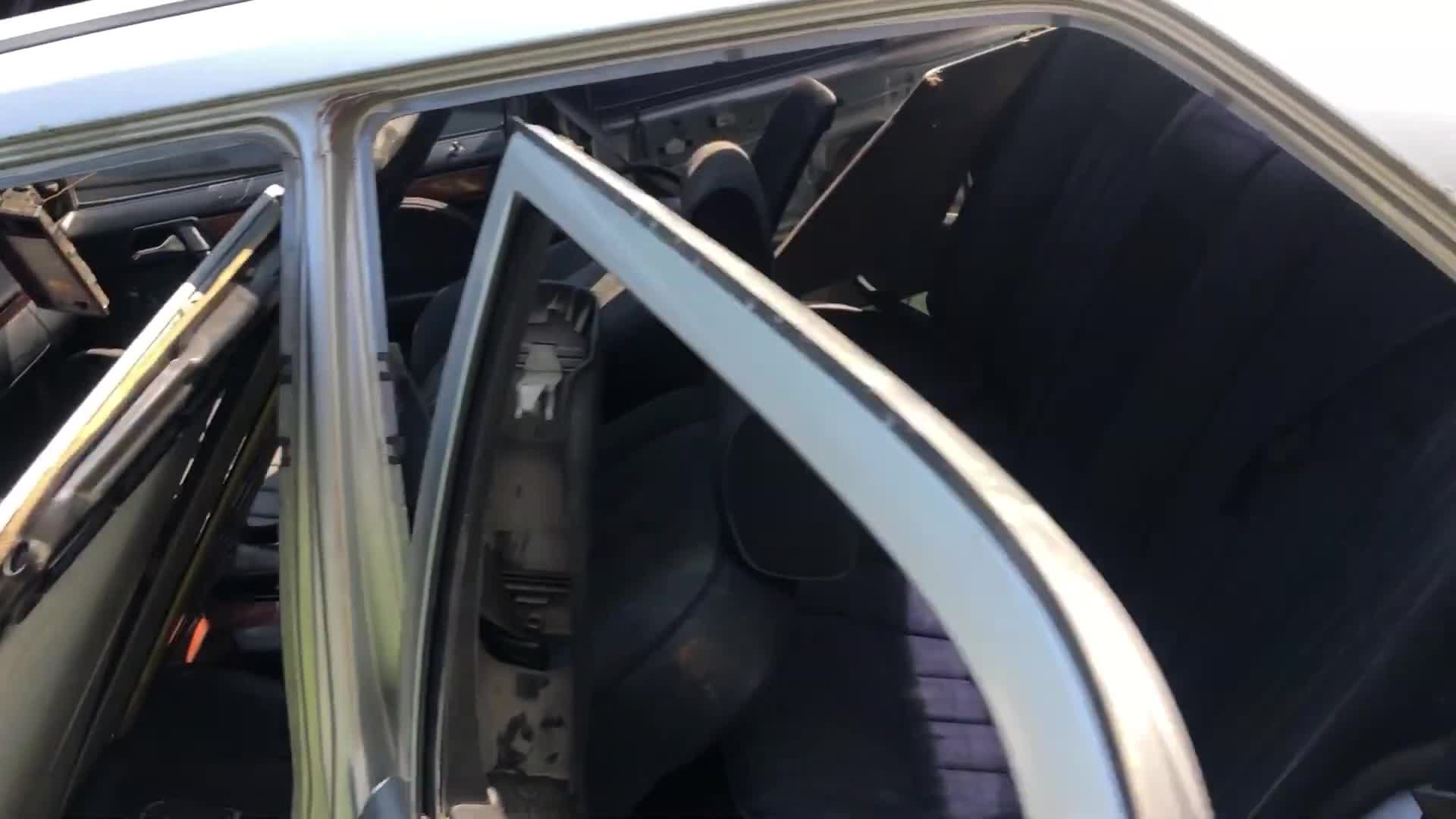 Как снять потолок w124 Как снять потолок на мерседес 124 с люком - YandexAuto.ru