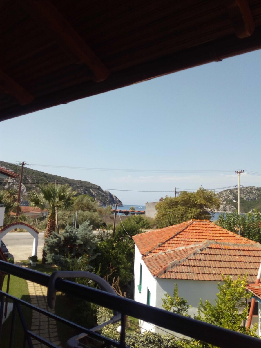 Вид из номера на бухту.