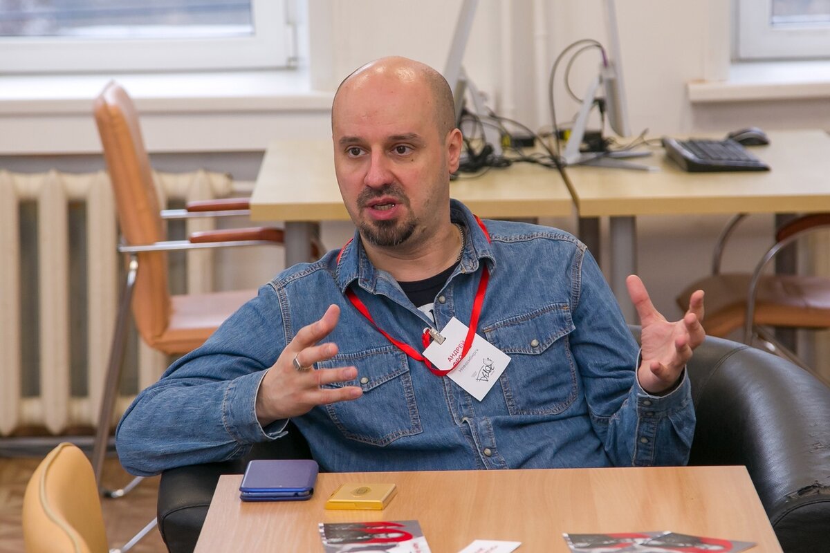 Писатель-фантаст Андрей Фролов