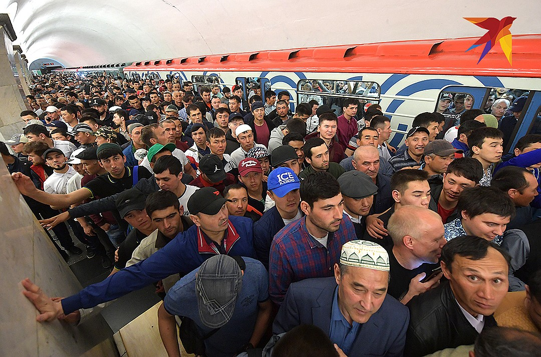 Фото толпа узбеков