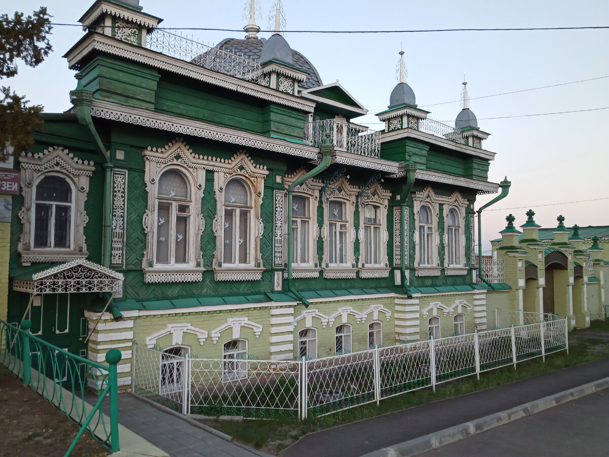 В нашем небольшом городке есть такой интересный дом музей