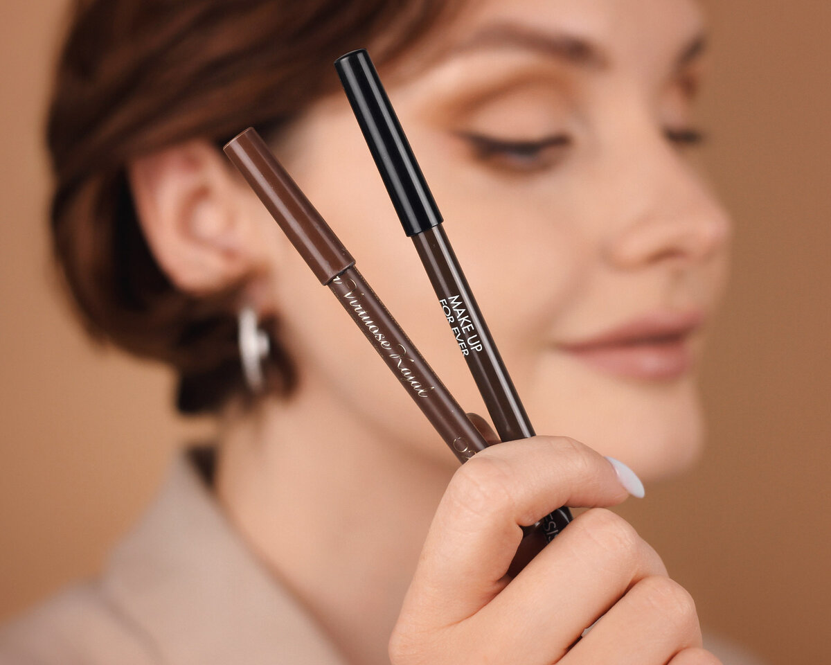 Меня зовут Таня, добро пожаловать в мой блог! Говорят, что у моих читательниц получаются самые ровные стрелки, поэтому скорее подписывайтесь и заходите чаще ;)