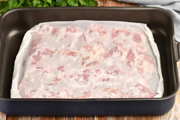 Готовлю сочное мясо в духовке без предварительного маринования и жирных брызг (простой и быстрый способ)