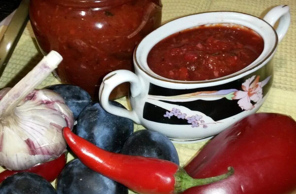 Рецепт вкусного ткемали на зиму. Сливовый соус ткемали. Ткемали сливово-абрикосовый.