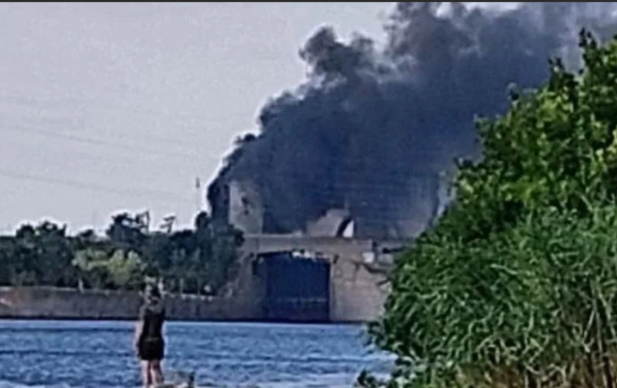 Подорвали гэс. Взрыв Каховской ГЭС. Новая Каховка ГЭС. Каховская ГЭС взорвана. Каховская ГЭС подрыв