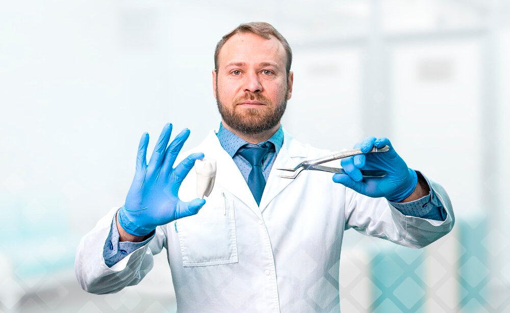 Удаление зубов мудрости бывает действительно сложным. И, да, восстановление может занять даже месяц. Но тут главное – руки врача, а также соблюдение всех рекомендаций специалиста. Фото: Smile-at-Once.ru.