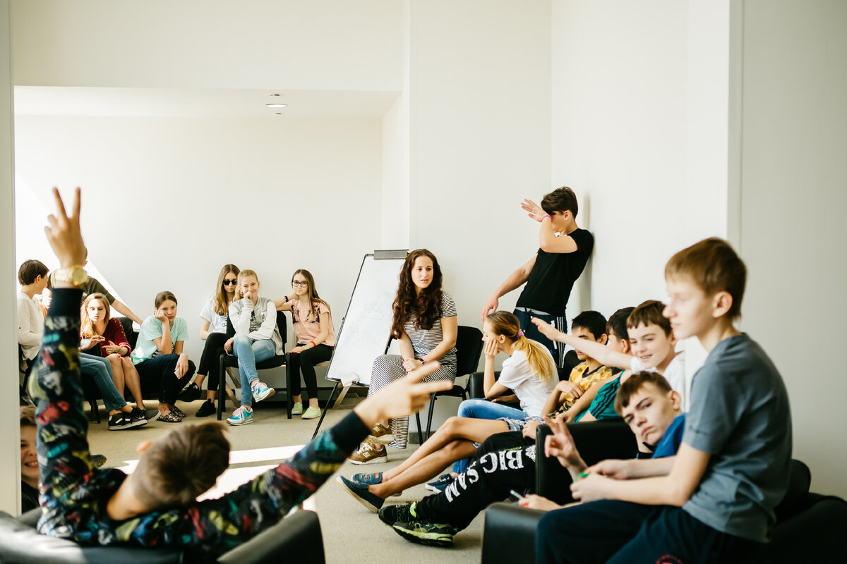 «Мой ребёнок с удовольствием посещает тренинги для подростков в семейной центре. Она стала увереннее себя чувствовать, приобрела новых друзей, а главное наши отношения стали более доверительными и открытыми. Спасибо неравнодушным профессионалам , которые проводят такие актуальные образовательные занятия!», делится Марина Владимировна, мама Марии