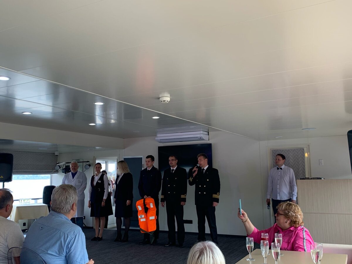 Капитан - Баталов Александр Олегович;
Отель-менеджер - Сытник Полина Александровна;
Директор ресторана - Полевщикова Анна Леонидовна