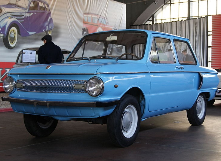 Под маркой «Запорожец» производили фактически два разных поколения моделей автомобилей, связанные технической преемственностью и некоторое время сходившие с конвейера параллельно: 
В 1960—1969 годах — первое поколение, ЗАЗ-965 и с 1962 года — ЗАЗ-965А;
В 1966—1994 годах — второе поколение, ЗАЗ-966, ЗАЗ-966В, ЗАЗ-968, ЗАЗ-968А и ЗАЗ-968М.