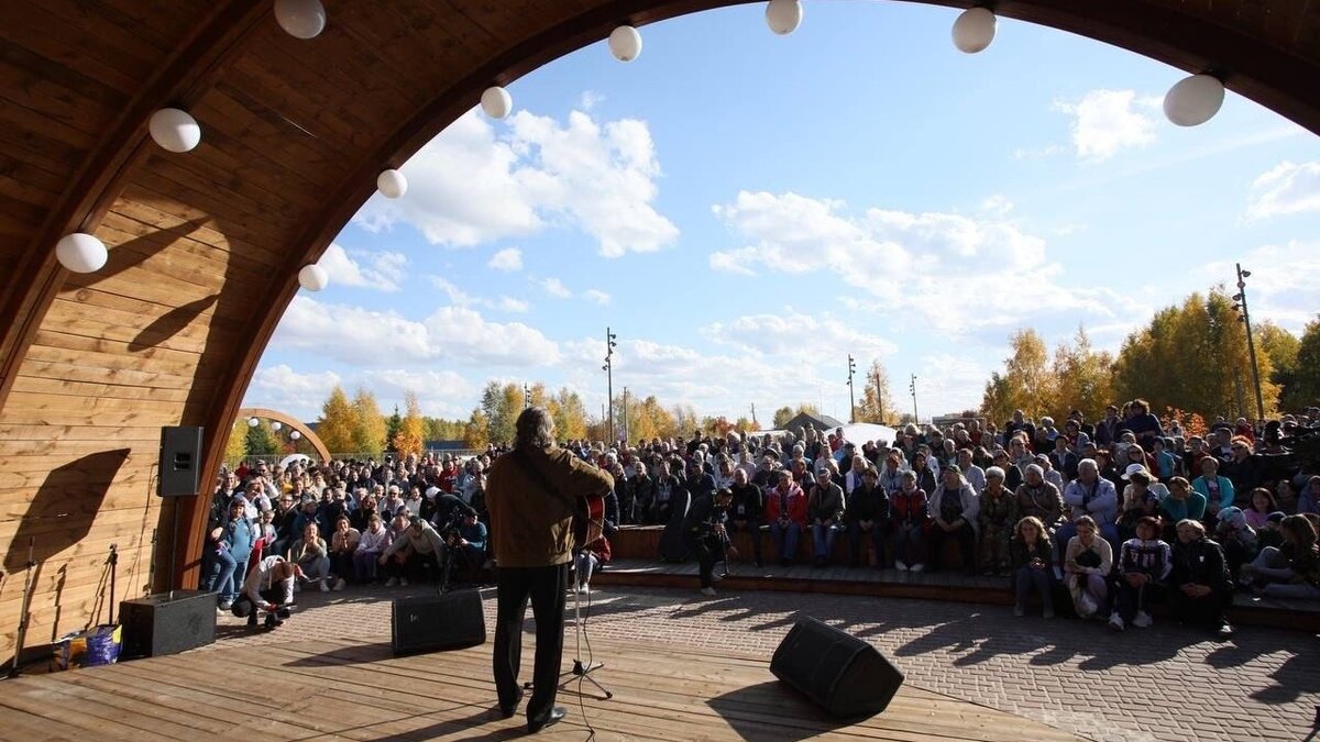     Хедлайнером мероприятия стал Юрий Лоза.