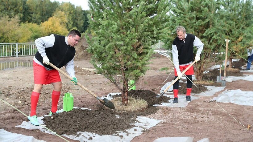    Легенды футбола на открытии обновленного стадиона «Спартак» в Звенигороде © Пресс-служба администрации Одинцовского городского округа