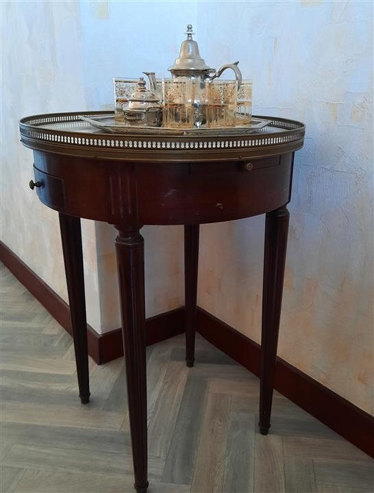 Столик для аперитива в доме Пьера и Терезы.