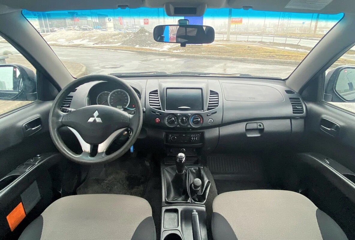 В салоне.