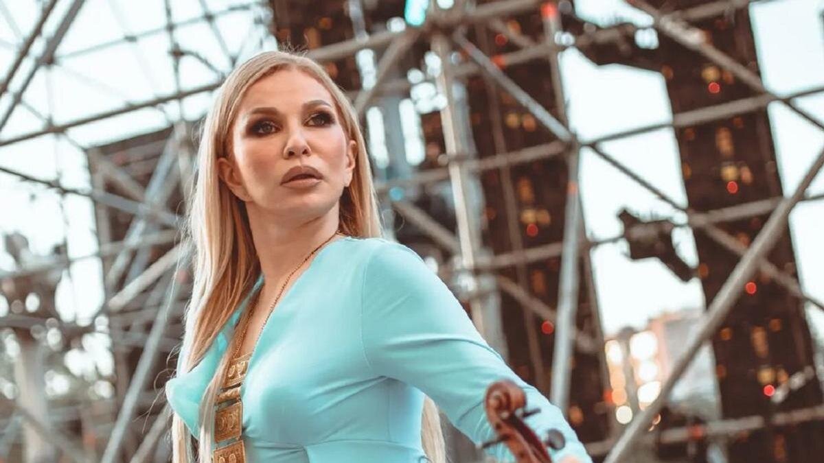    Жамиля Серкебаева:instagram.com/jamilya_serkebaeva_violin