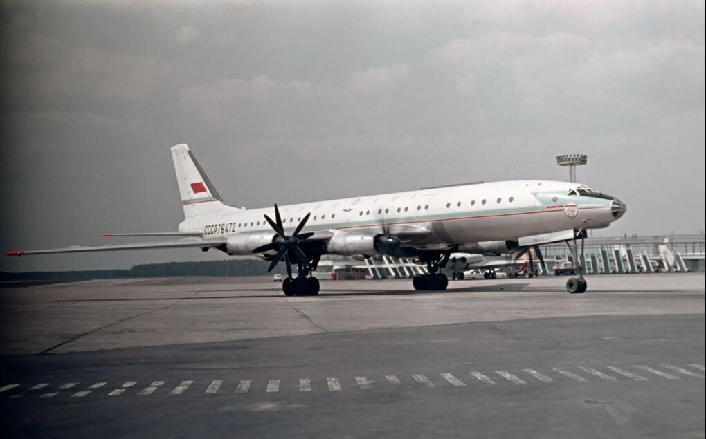 Ту-114 СССР-76472 в аэропорту Домодедово. Фото М. Топорикова aviaforum.ru.