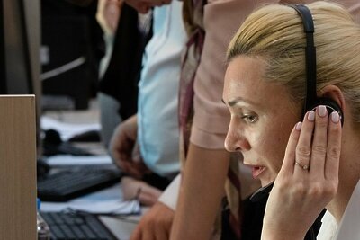    Оператор контактного центра во время работы ©Д. Гришкина Пресс-служба мэра и правительства Москвы