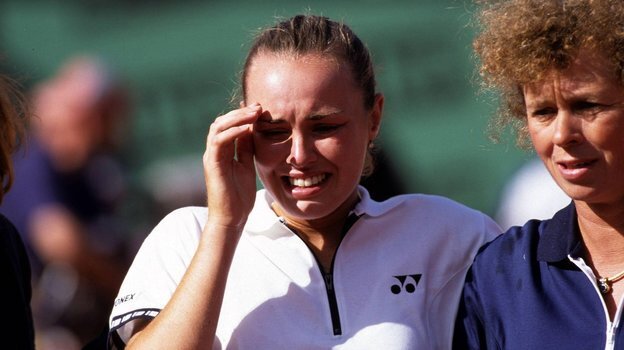    Мартина Хингис (слева) и ее мама Мелани Молитор.