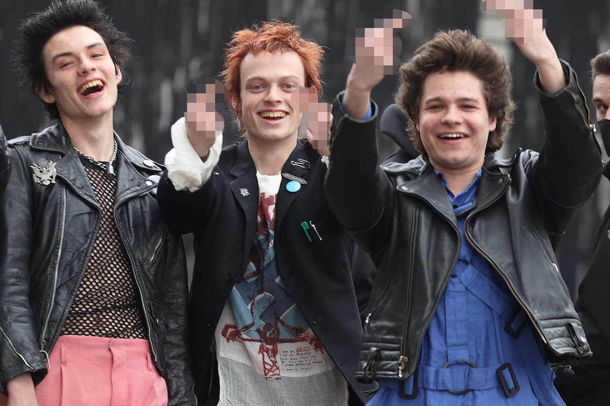фото: https://www.thesun.co.uk/tv/14459241/danny-boyles-sex-pistols-band-cause-chaos-on-set/