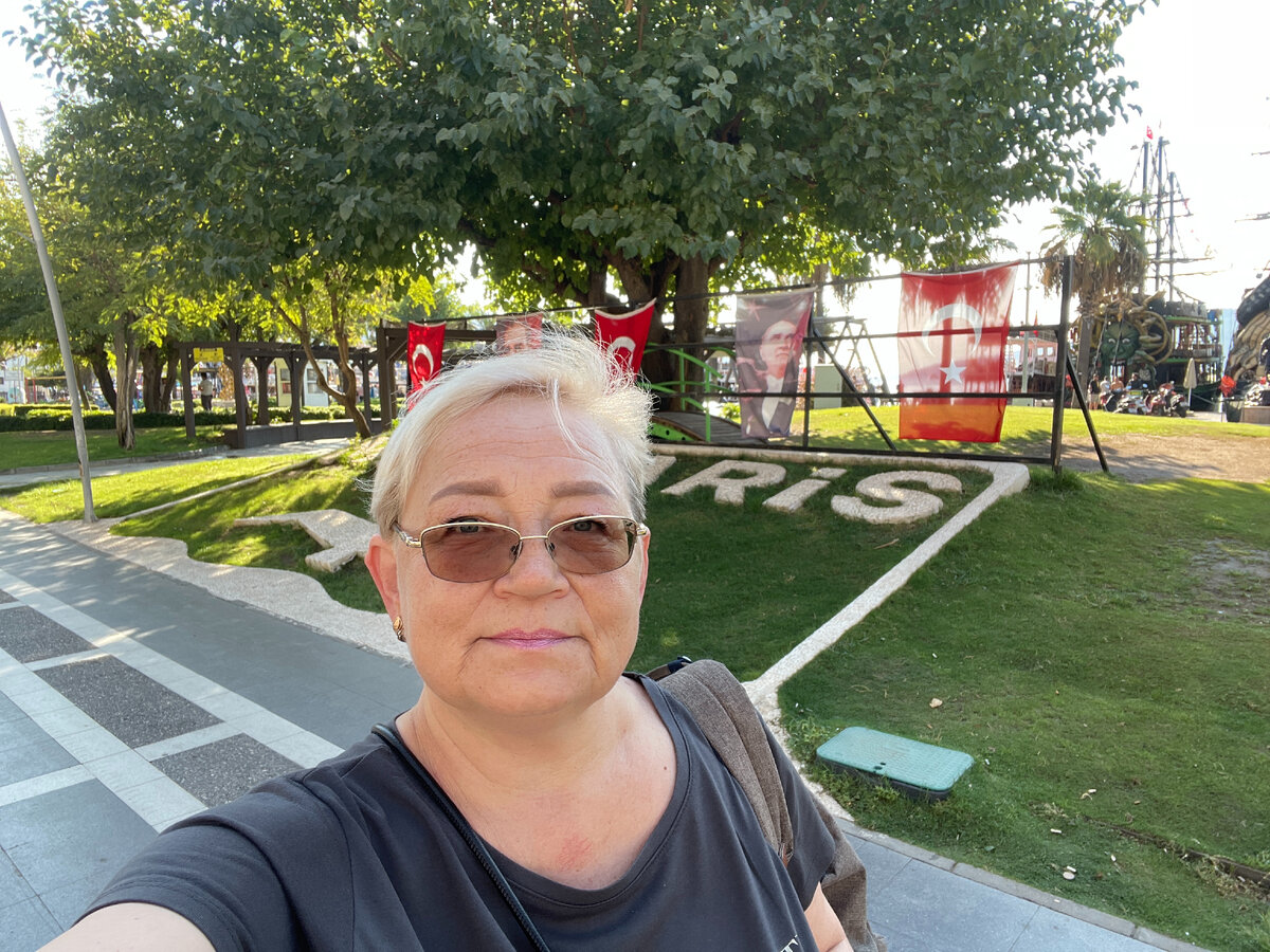 Власти города стараются сохранить и благоустроить набережную и ежегодно обновляют ее