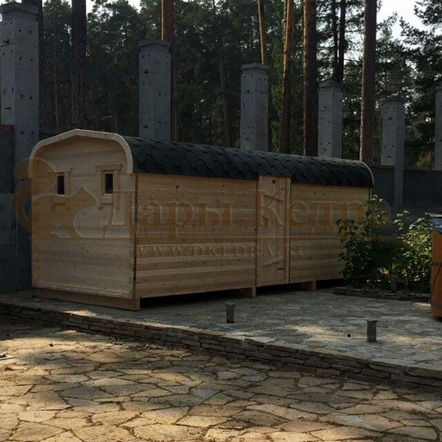 Баня-бочка квадратная 6 метров с боковым входом. Производитель - ООО "Дары Кедра"
