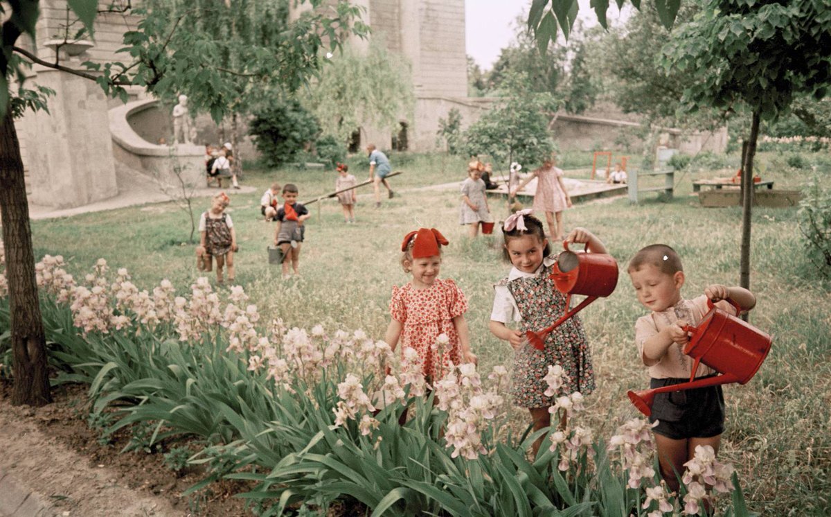 У каждого рожденного в Советском Союзе свои воспоминания о детстве.