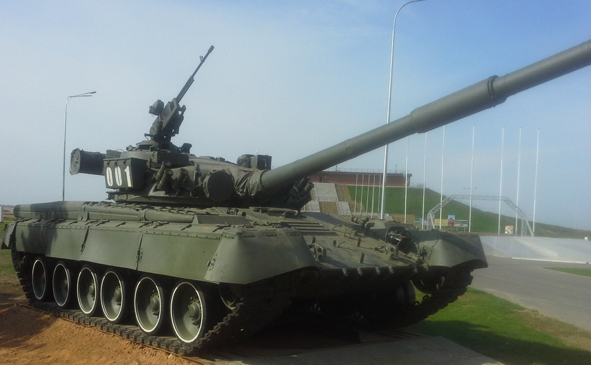 Основной боевой танк Т-80Б