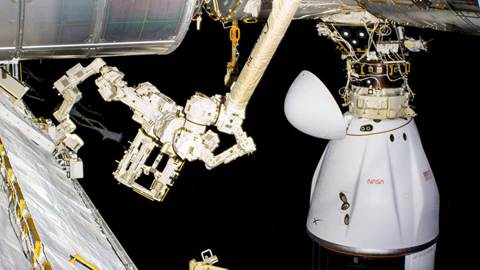 Грузовой корабль SpaceX Dragon пристыкован к Узловому модулю Harmony.                         Фото: nasa.blog.com