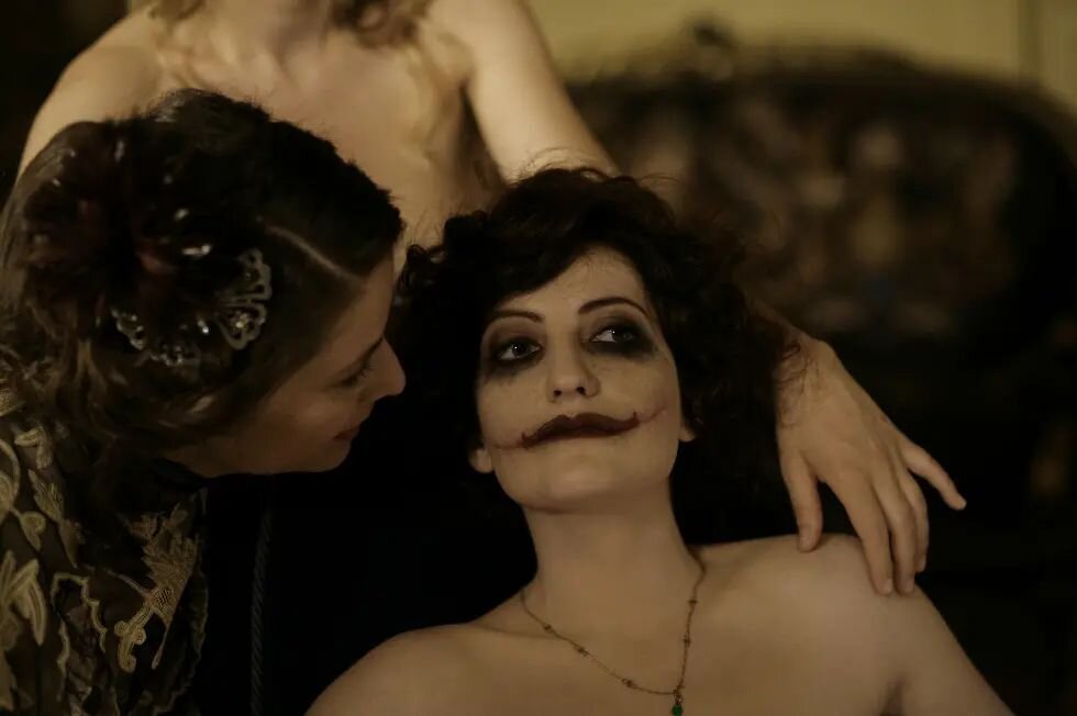 Кадр из фильма "Дом терпимости"