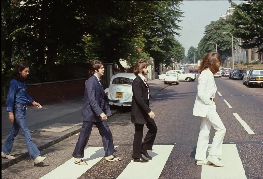 Abbey road. Beatles "Abbey Road". The Beatles Эбби роуд. Битлз альбом Эбби роуд. Джон Леннон Abbey Road.