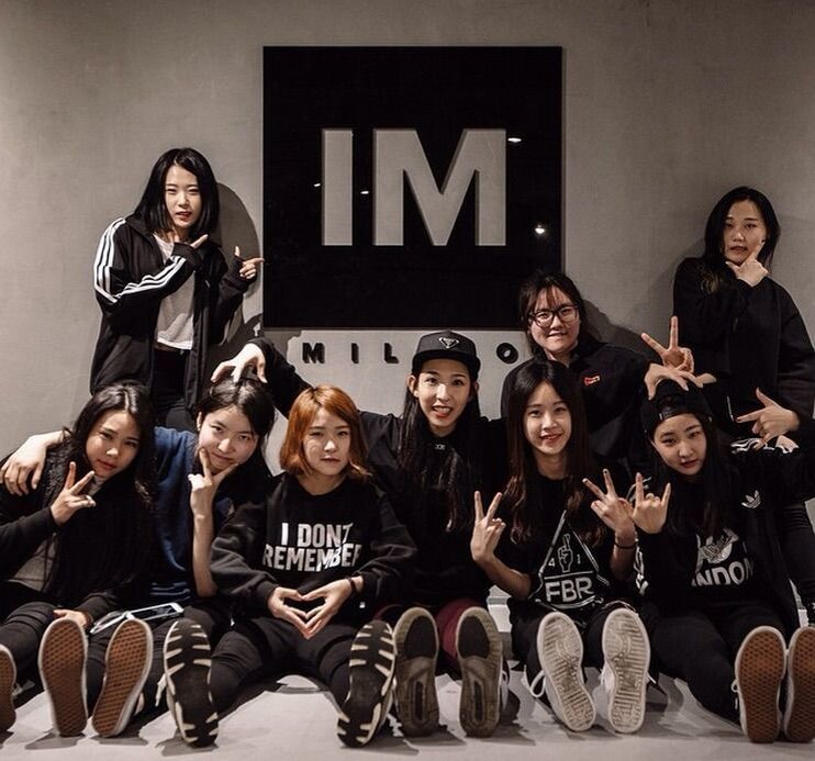 студия танца логотип. Mina myoung. танцы 1 million dance studio. десять миллионов телепередача. студия миллиона.