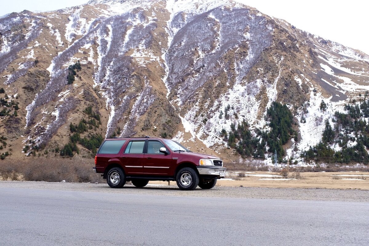 Мой первый автомобиль для путешествий. Надежный и крепкий Форд Экспедишн