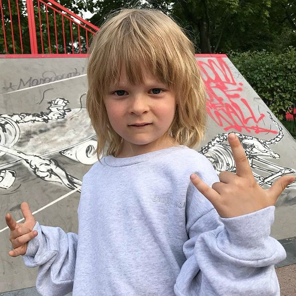 Гном Гномыч уже в столь юном возрасте выглядел как солидный гангстер с парой хитов