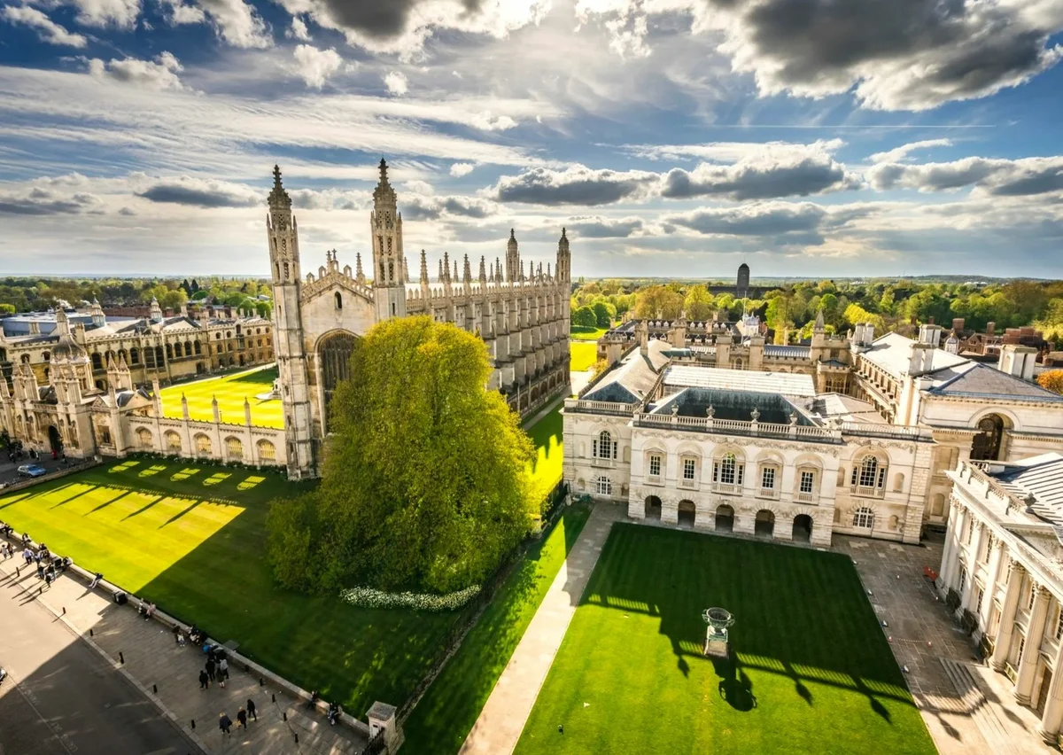 Сколько стоит учиться в Кембриджском университете в 2021-2022 годах.