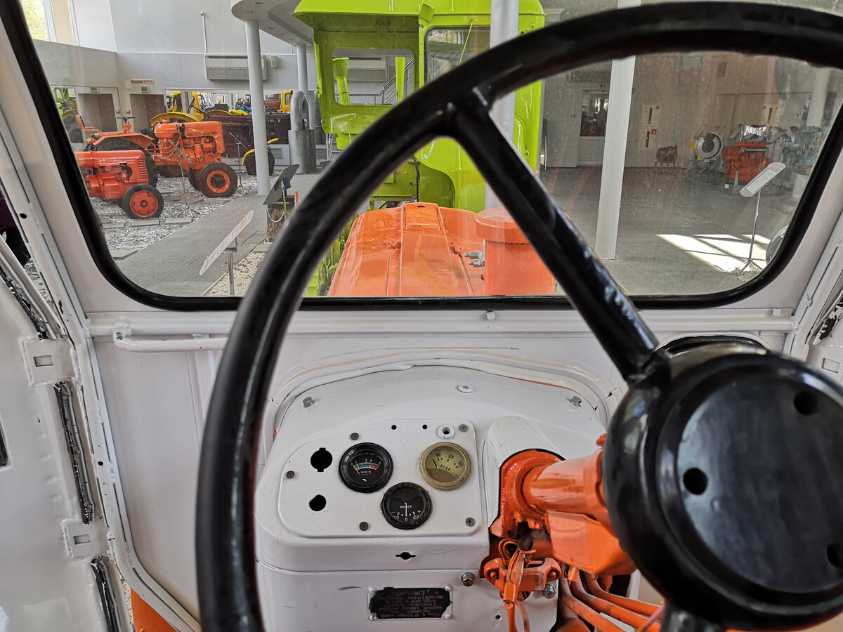 Кабина МТЗ-50. Источник фото: drive2.ru