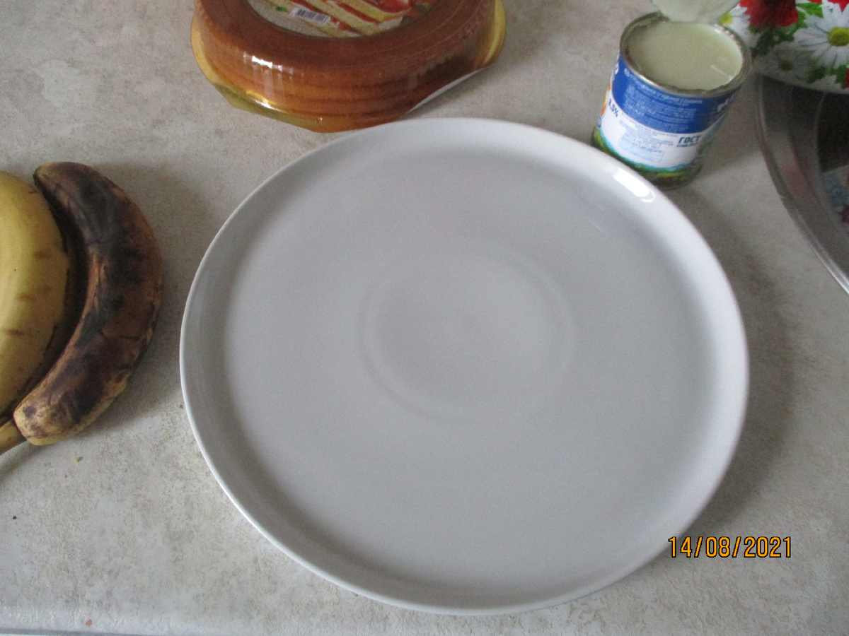 вот на такой тарелки для пиццы мастерили торт