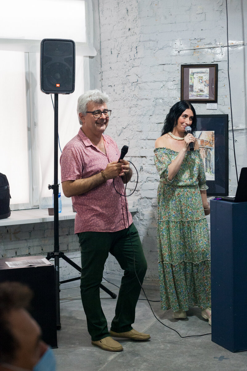 Авторы книги "Курьезы местной жизни" на презентации. Фото со страницы Г. Багдыкова в соцсети Facebook