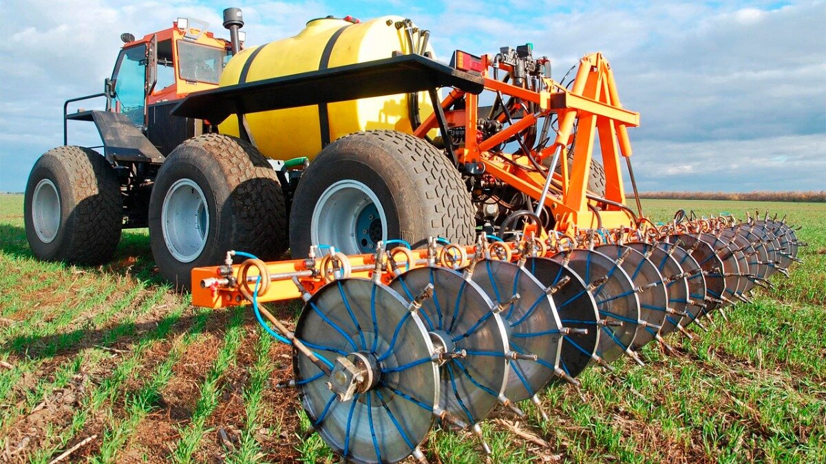 Опрыскиватели-разбрасыватели ТУМАН от Пегас-Агро на внесении удобрений и КАС. Фото: опрыскиватели-туман.рф