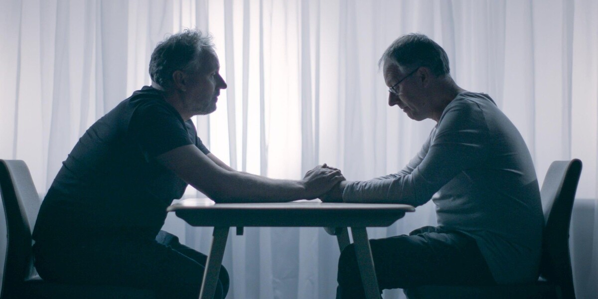 Кадр из фильма "Tell Me Who I Am" ("Скажи мне, кто я") Netflix (2019)