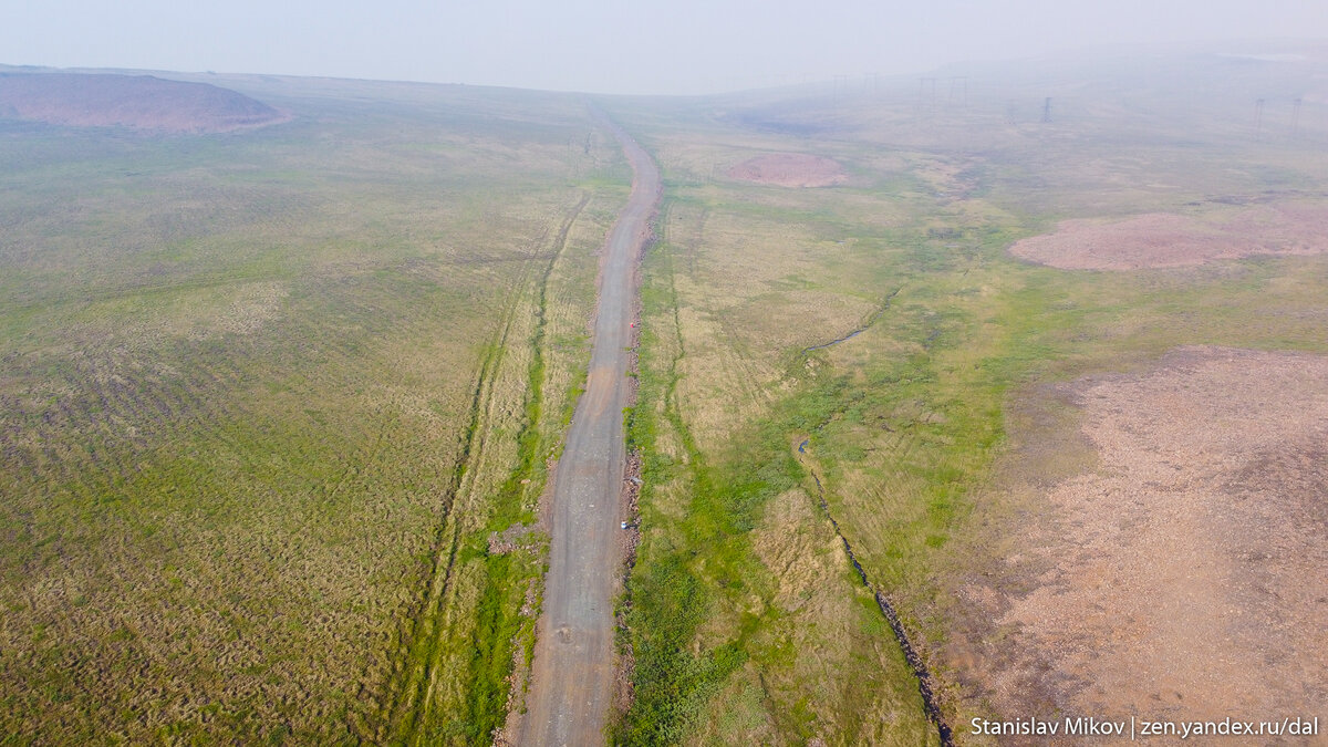 Та самая дорога к Далдыкану. В небе — смог — это дым с комбината