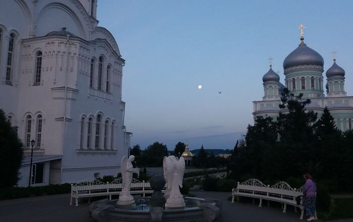 Из личного архива автора канала: полнолуние в Дивеево