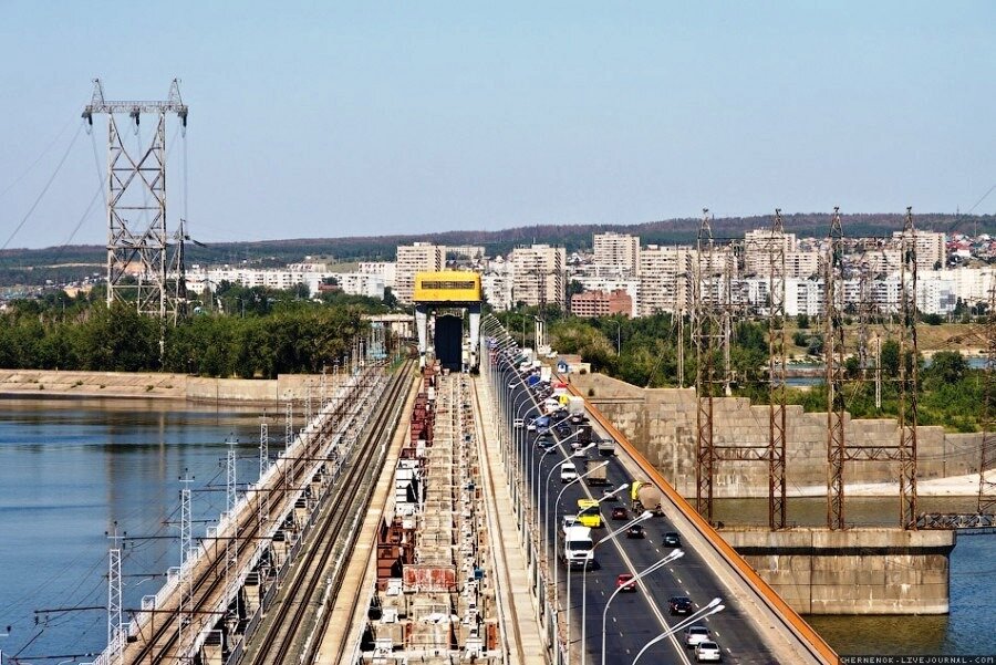 Куйбышевская ГЭС - плотина вид на гребень (фото из открытых источников).